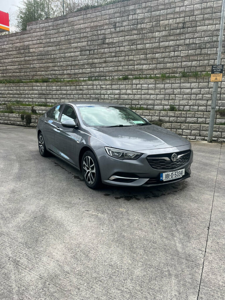 Vauxhall Insignia  ( NEW 2 YEAR NCT )!!